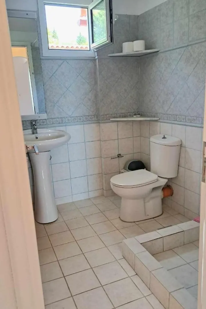 Villa Eleni Himare 0*,